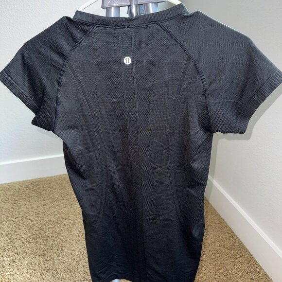 Lululemon Swiftly Tech Short Sleeve Crew *Lunar New Year - Picture 4 of 4